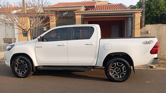TOYOTA HILUX 2.8 POWER PACK 4X4 CD 16V DIESEL 4P MANUAL